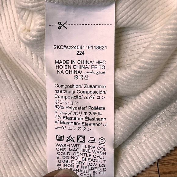 Musera Ribbed Button Cropped Cardigan - Picture 7 of 7